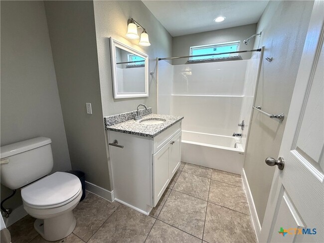 Building Photo - 1851 Connell St