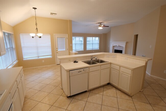 Building Photo - 15503 Clear Valley Dr