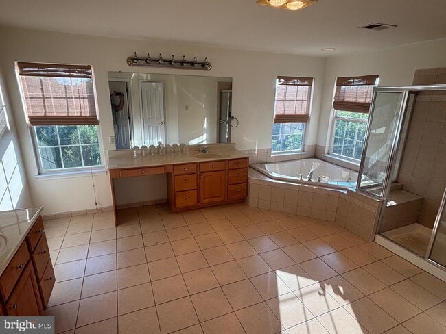 Building Photo - 7536 Pinewild Rd