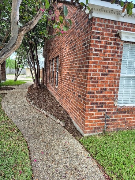 Building Photo - 152 S Foster Dr