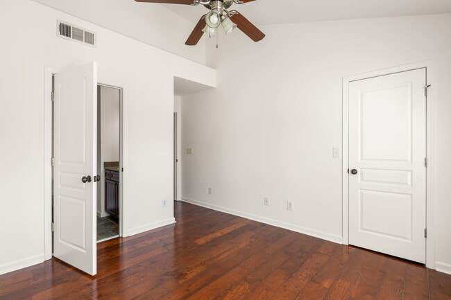 Building Photo - 380 Grant Cir SE