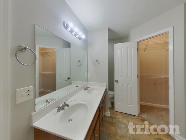 Building Photo - 2108 Montgomery Ln