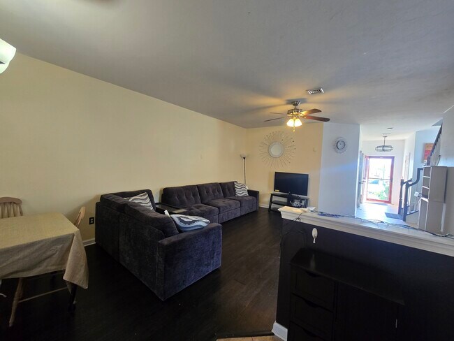 Building Photo - 7565 Stephen Dr