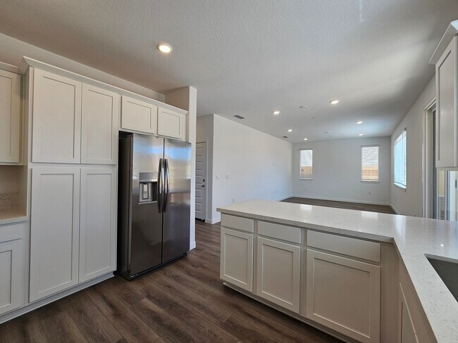 Building Photo - 3569 Vestland Wy