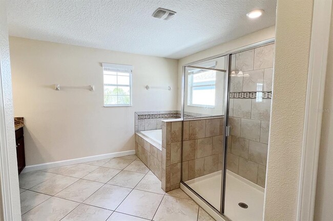 Building Photo - 1604 Thetford Cir