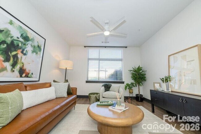 Building Photo - 425 W Trade St