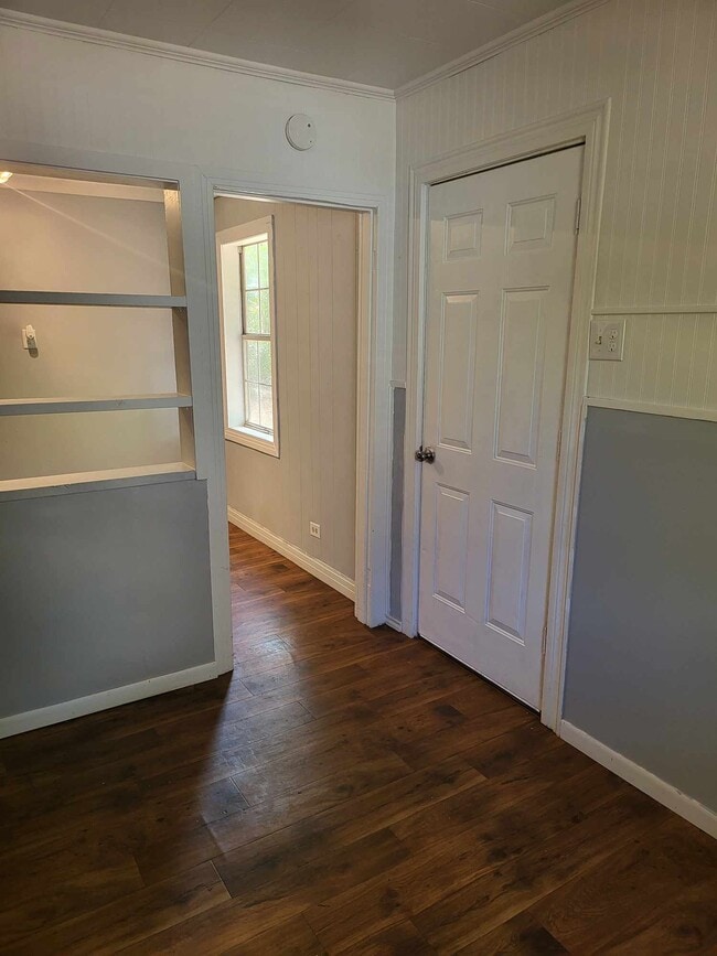 Building Photo - 943 S Micheaux St