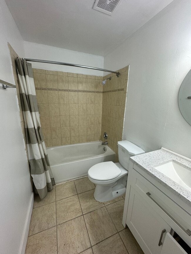Building Photo - Spacious 3-Bedroom, 2.5-Bathroom Condo – P...