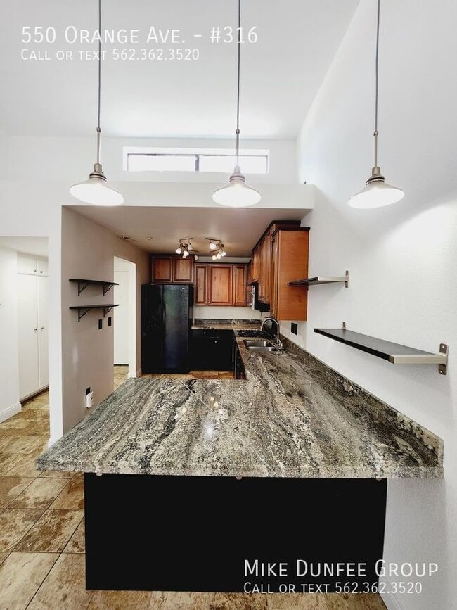 Building Photo - 550 Orange Ave