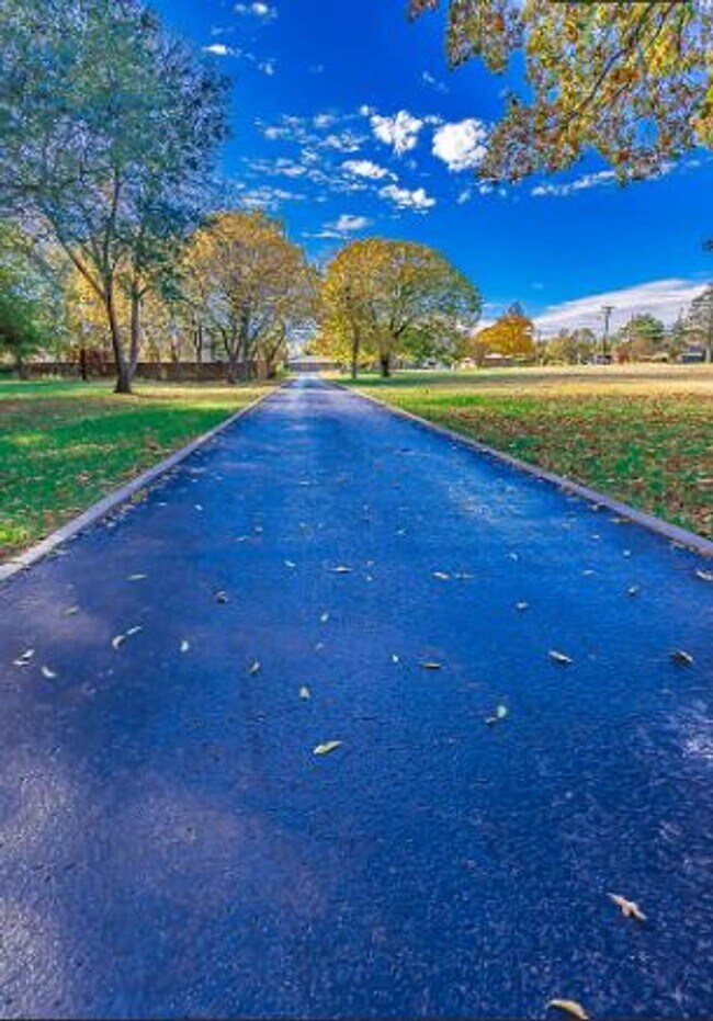 Building Photo - Executive Home for Rent 7 Acres with Resort Style Amenities