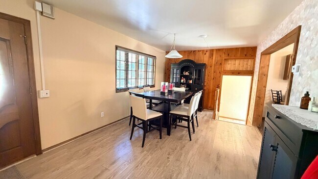 Building Photo - 54061 Linger Ln
