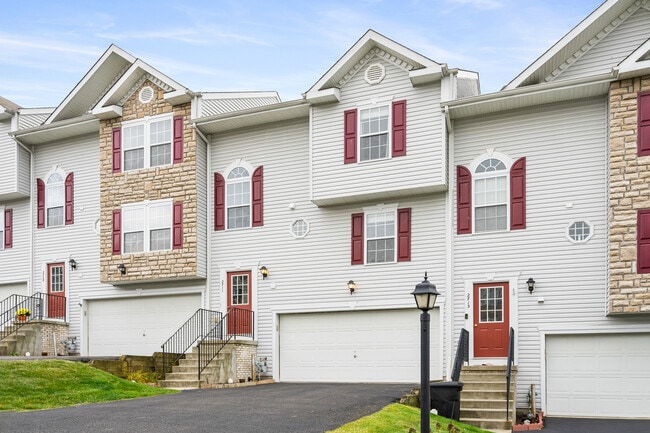 Building Photo - 2711 Canterbury Dr