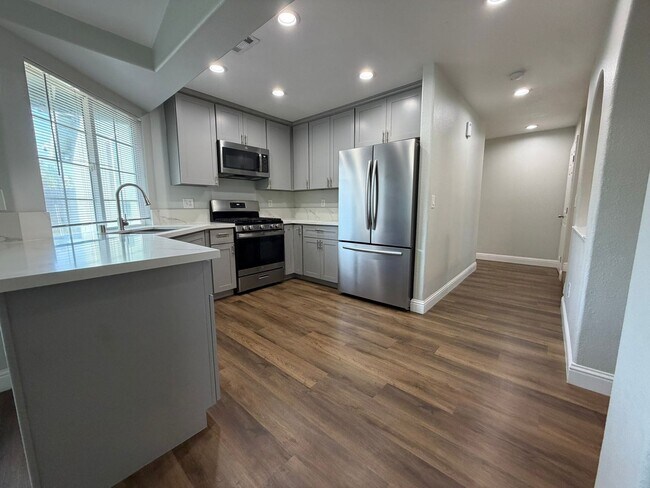 Building Photo - 8267 Moorhaven Way