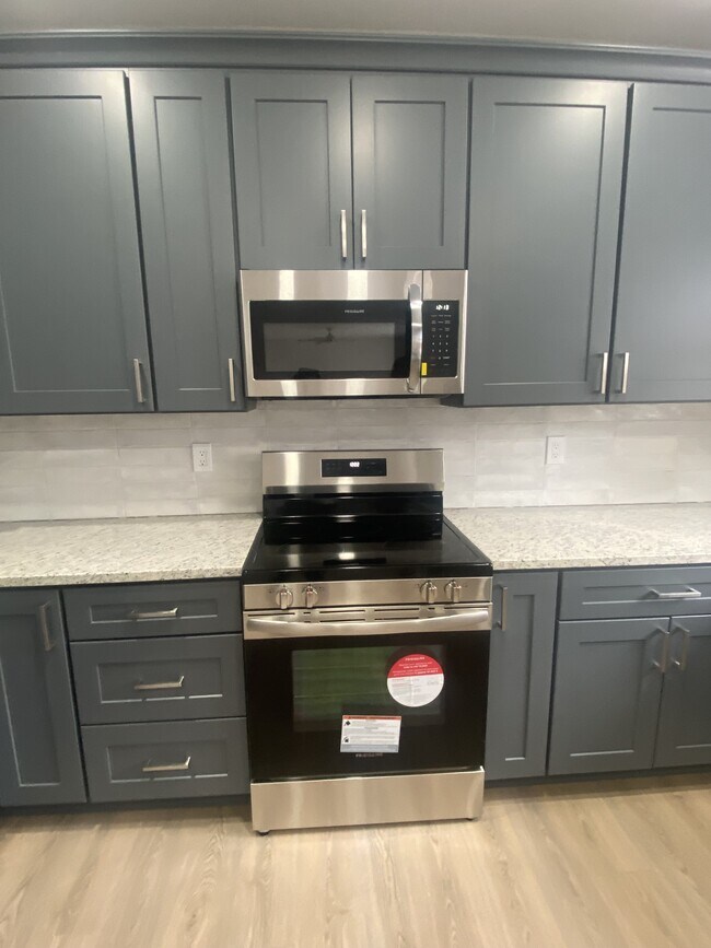 Building Photo - 1341 N Stratton Ave