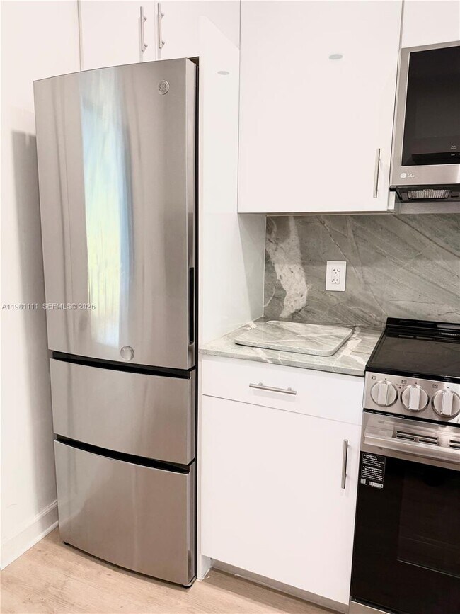 Building Photo - 6815 Edgewater Dr