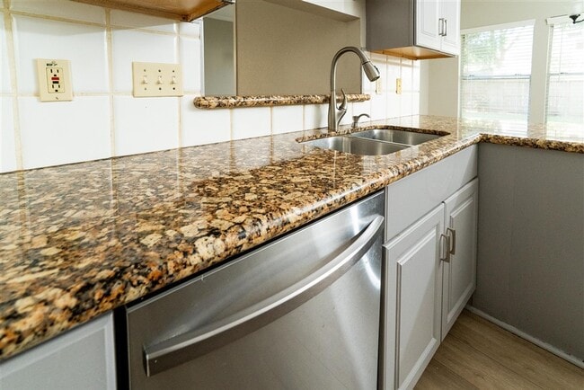 Building Photo - 16434 Concord Falls Ln