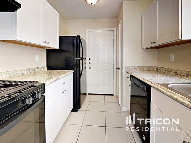 Building Photo - 3446 Edgecreek Dr