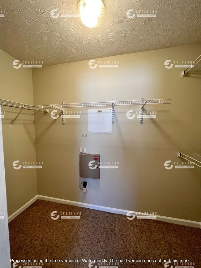 Building Photo - Freshly Painted 2 Bed 2 Bath Condo