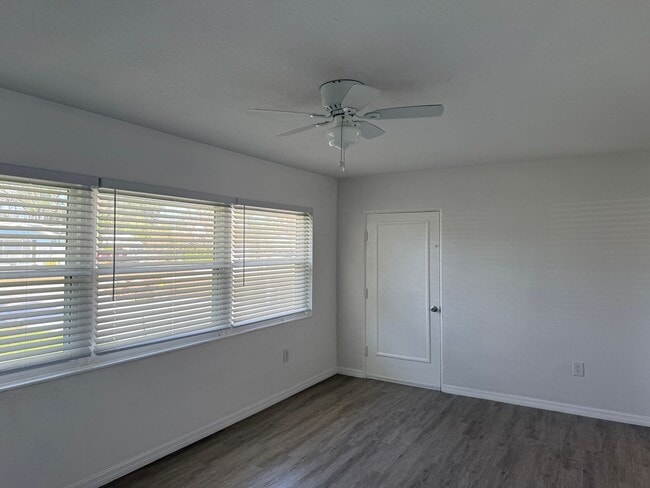 Building Photo - 2 Bedroom 1 Bath Home with Den/Office