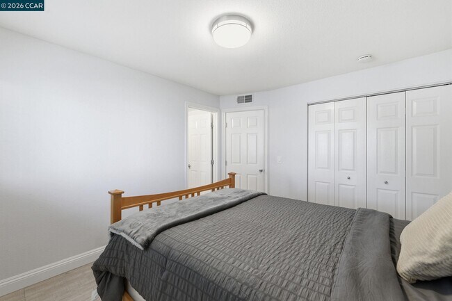 Building Photo - 102 Luna Grande Cir