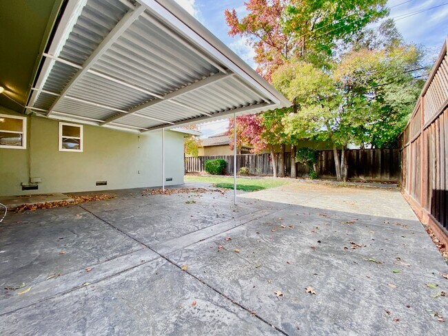 Building Photo - 5025 Carm Ave