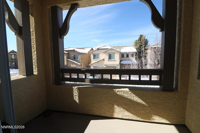 Building Photo - 10890 Serratina Dr