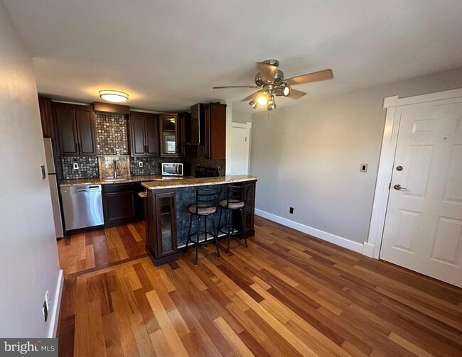 Building Photo - 1800 Dewitt Ave