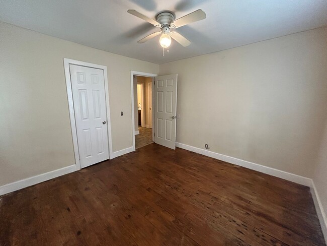 Building Photo - 106 Whaley St