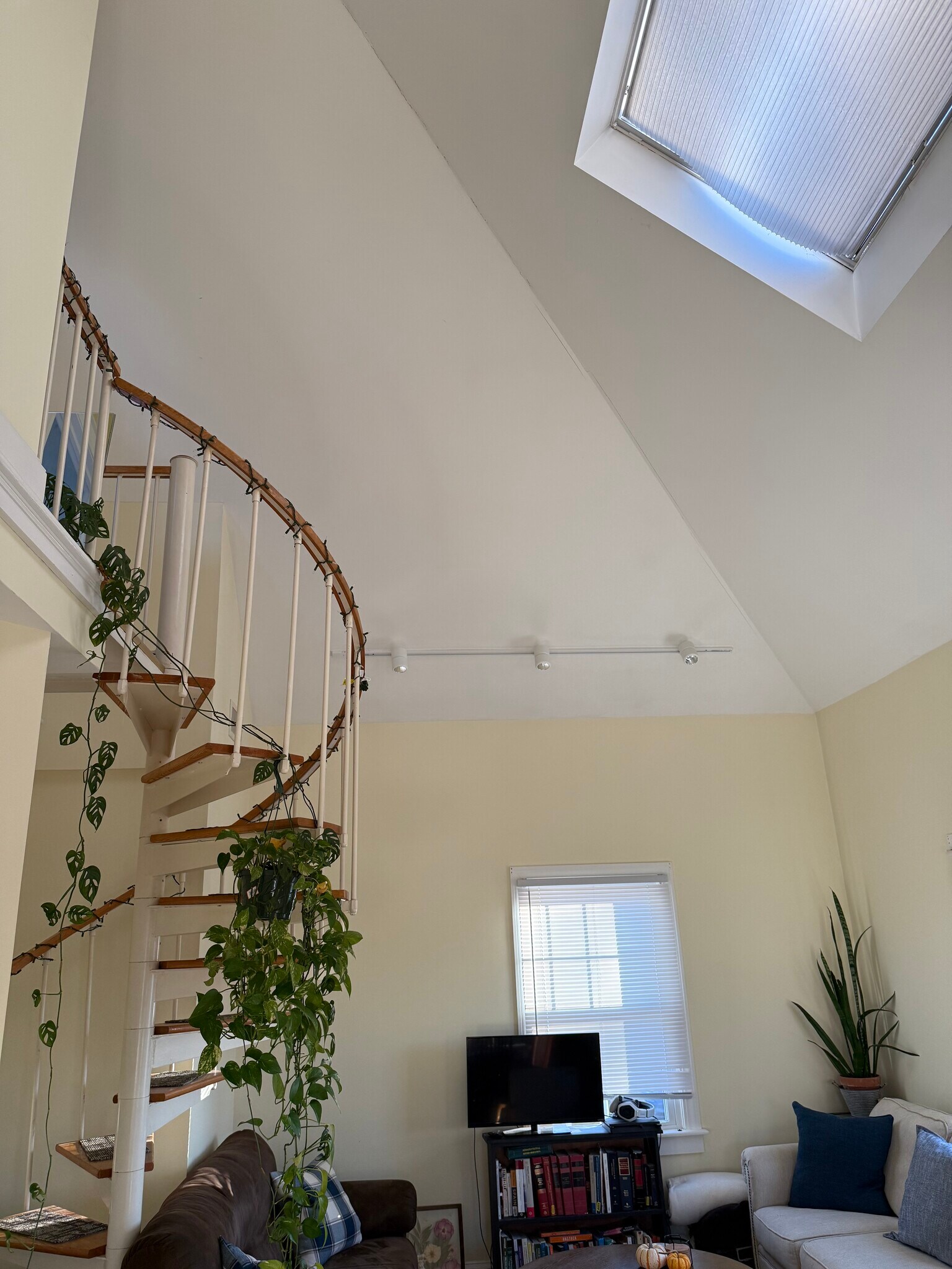 Building Photo - 51 N Main St