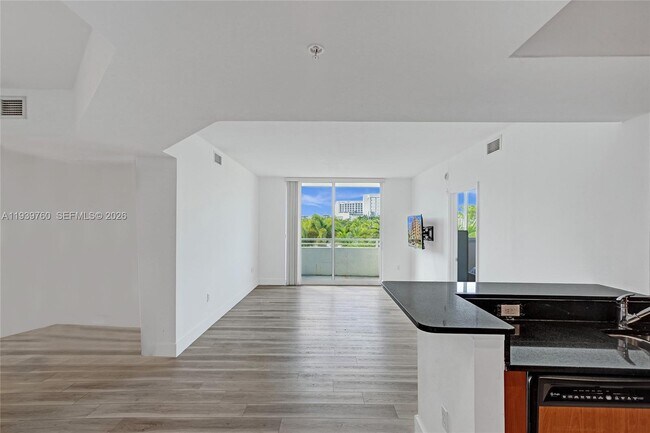 Building Photo - 2775 NE 187th St