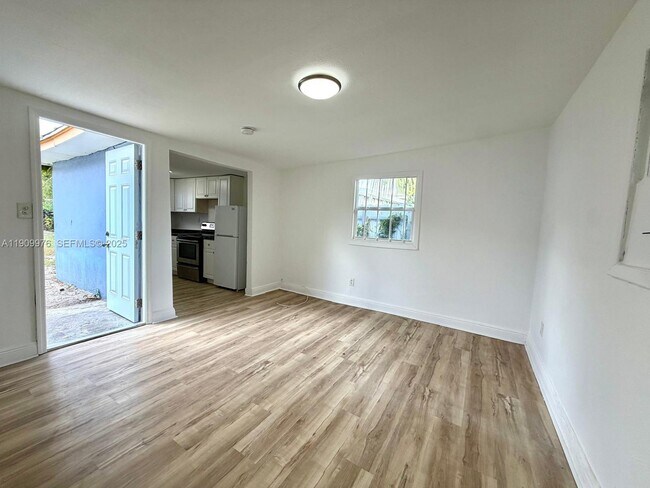 Building Photo - 1060 NW 116th St