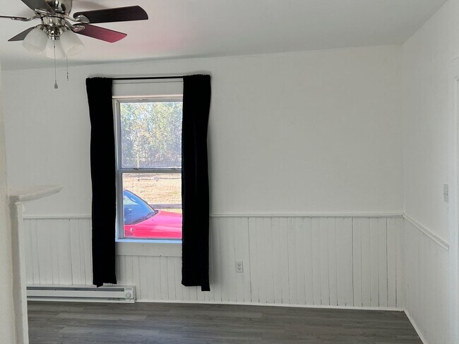 Building Photo - 422 Adam St