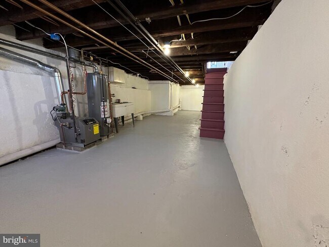 Building Photo - 3265 Edgemont St