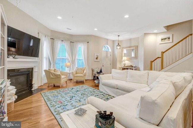 Building Photo - 711 McKenzie Ave