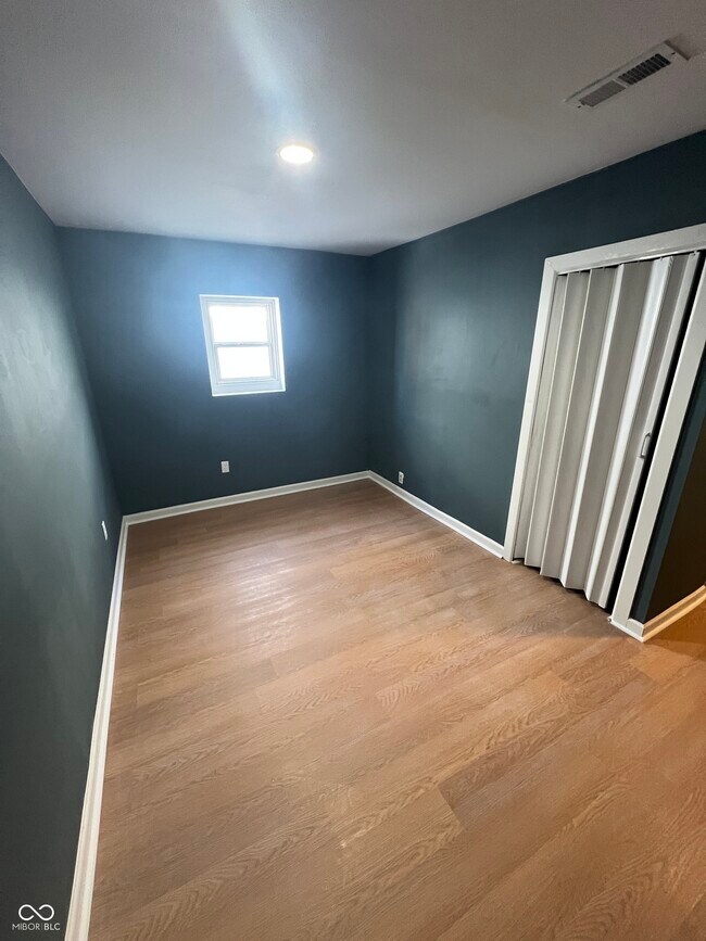 Building Photo - 2532 N Temple Ave