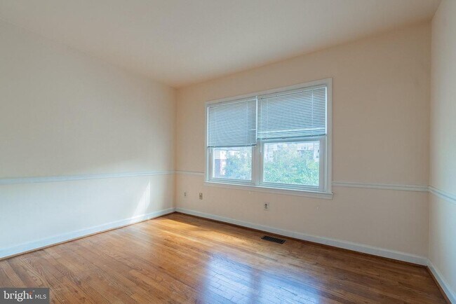 Building Photo - 3548 S George Mason Dr