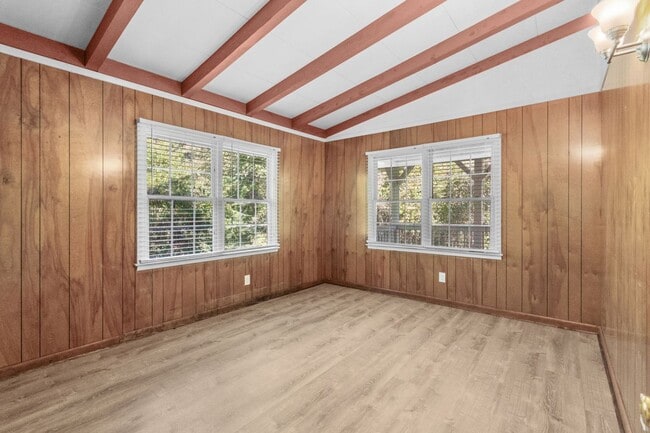 Building Photo - Spacious 4 Bedroom 2 bath home in Pawley's Island