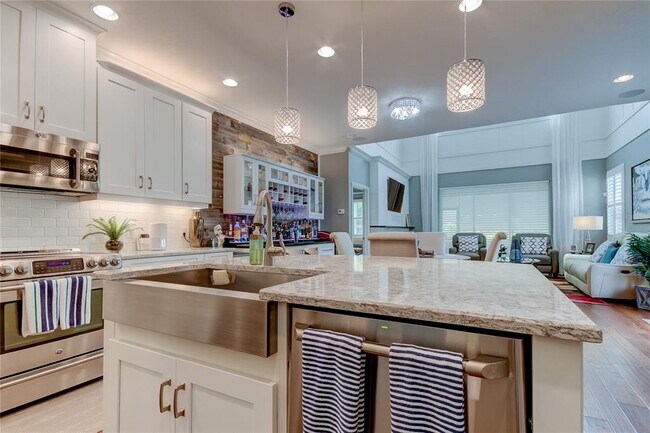 Building Photo - 8750 Terracina Lake Dr