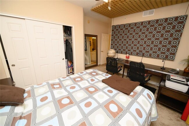 Building Photo - 1113 Bolton Pl