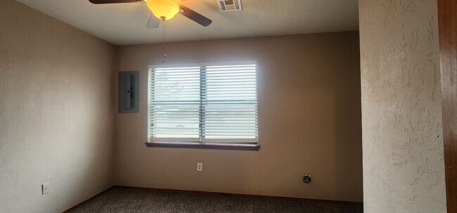 Building Photo - 907 NE Tortoise Dr