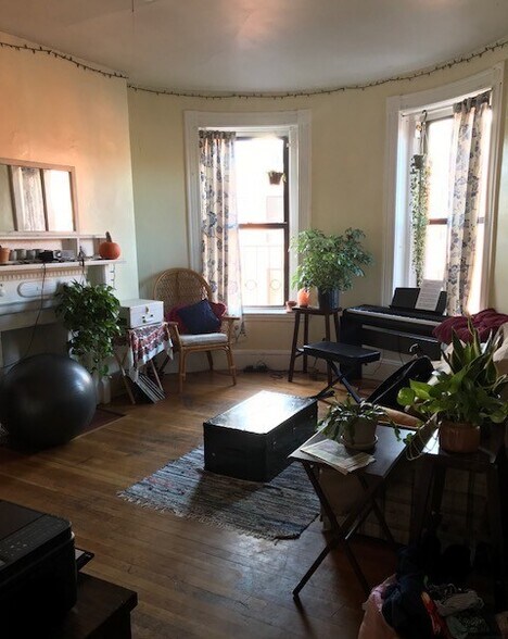 Building Photo - 26 Symphony Rd