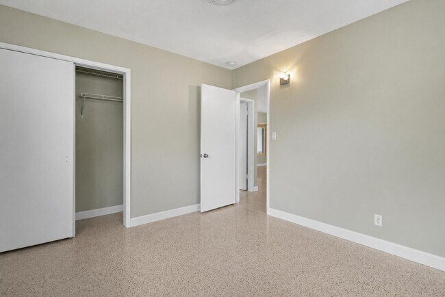 Building Photo - 1911 NE 27th St