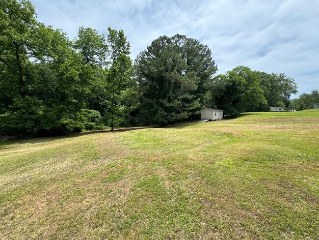 Building Photo - Large Historical 3/2 House in Summerville-$1,595