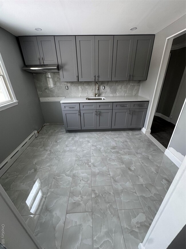 Building Photo - 181 Maple Ave