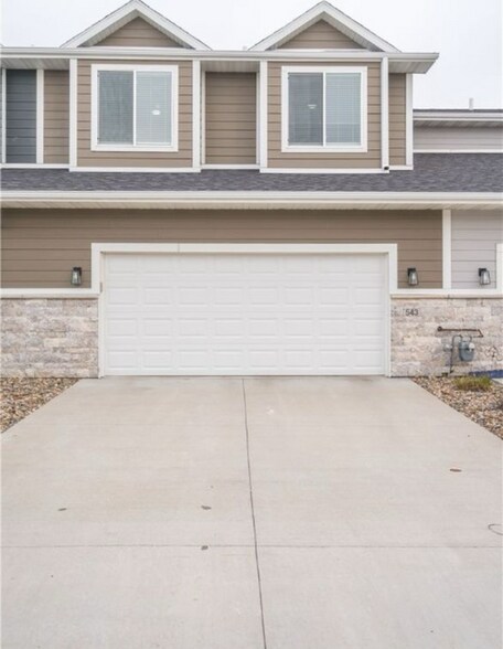 2 car attached garage - 513 Spring Crest Lane