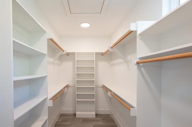 Building Photo - 2650 Crazyhorse Pass