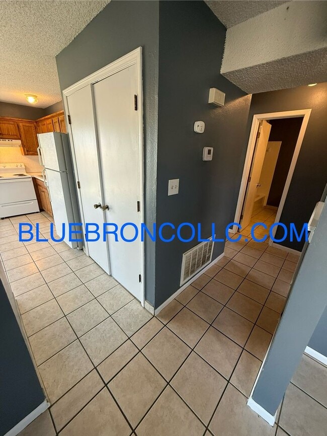 Building Photo - Great unit for a great price. won't last long!