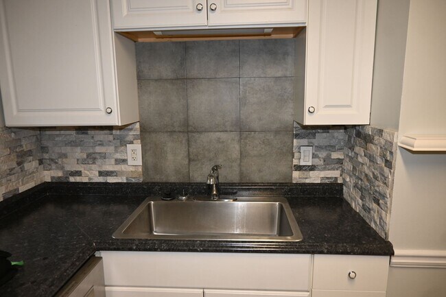 Building Photo - 2031 Wellborn Dr