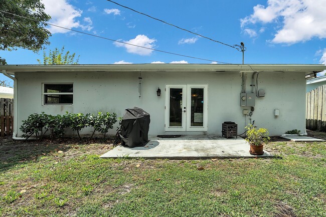 Building Photo - 224 Dartmouth Dr