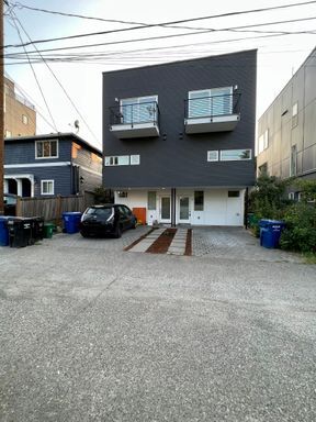 Primary Photo - Stunning 2-Bedroom, 2.5-Bathroom Townhouse Located in Vibrant West Seattle.